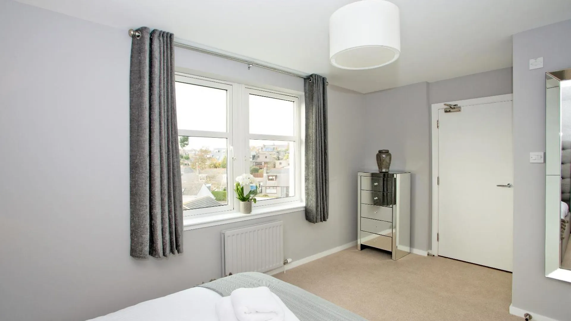 Contemporary Apartment Close To Aberdeen City Centre